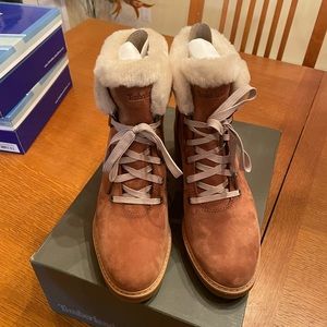 Timberland Mid hiker boots waterproof. These boots were never worn 🤗